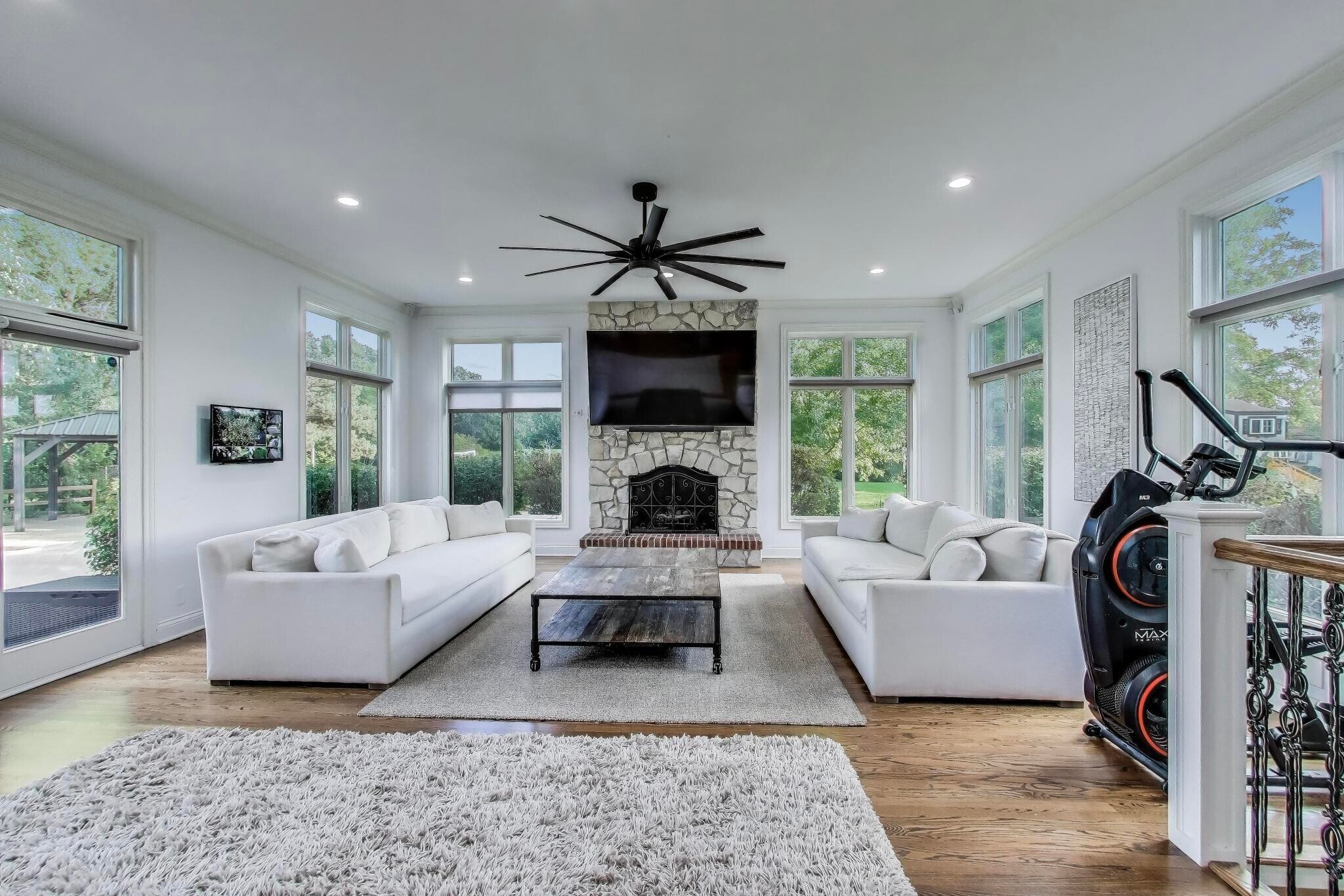 Building Photo - 23W711 Hobson Rd