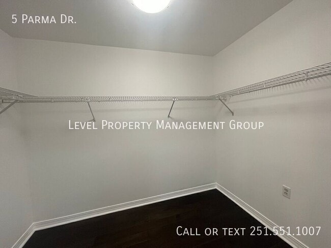 Building Photo - 5 Parma Dr