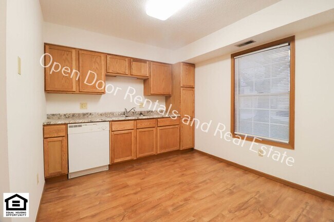 Building Photo - 5215/5217 Vermont Lane