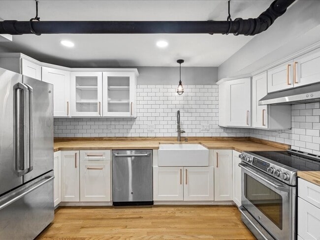 Primary Photo - 338 Beacon St