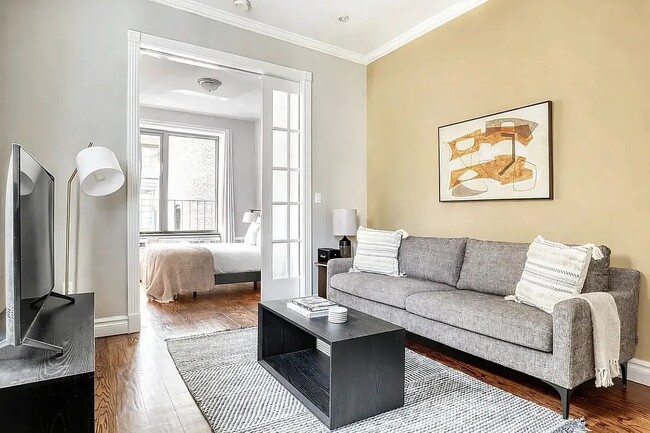 Building Photo - 273 W 10th St