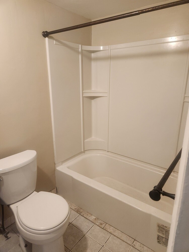 Tub and Shower - 1100 Vincent Rd