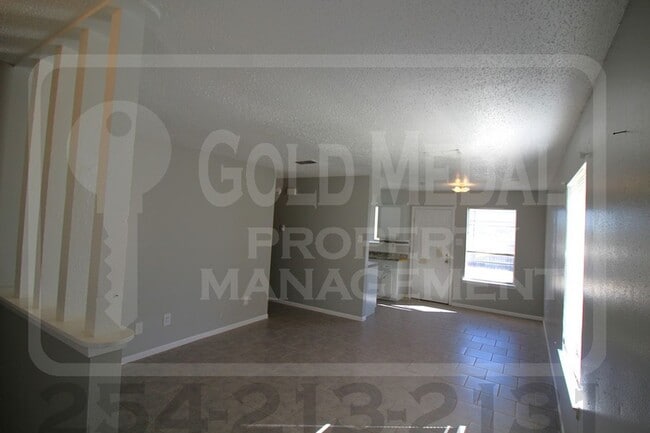 Building Photo - 2302 Hunt Dr