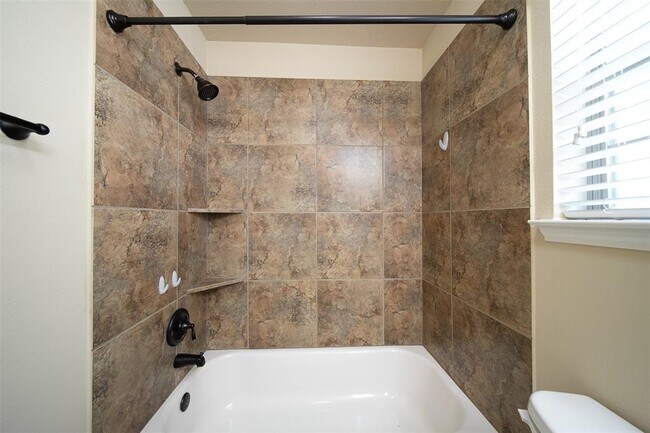 Building Photo - 2024 Silverwater Ct