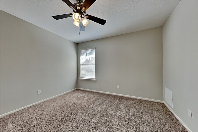 Building Photo - 1810 Telkwa Dr