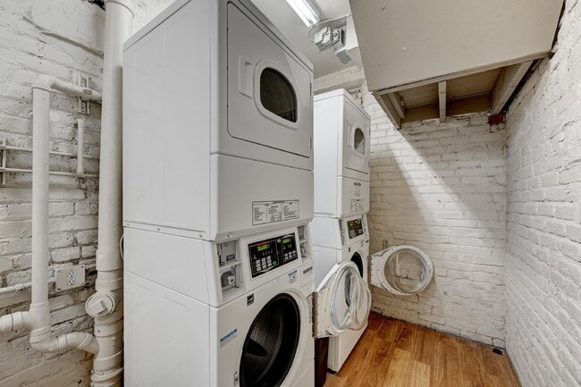 Building Photo - $1,150 - 1 bed, 1 bath charming Condo in t...