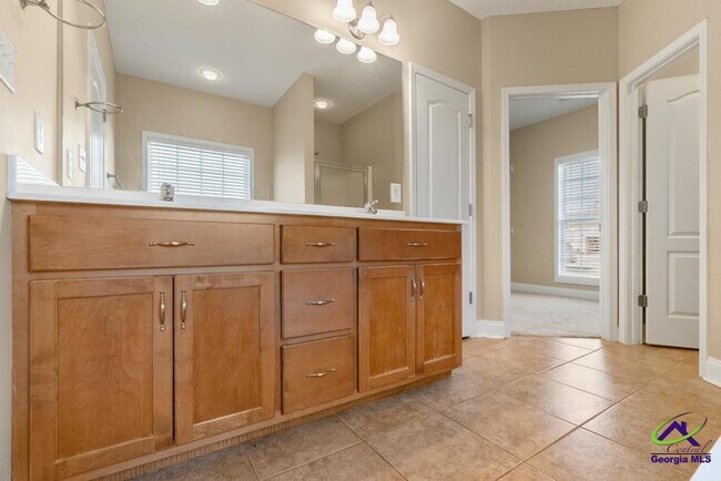 Building Photo - 601 Huntwood Ln