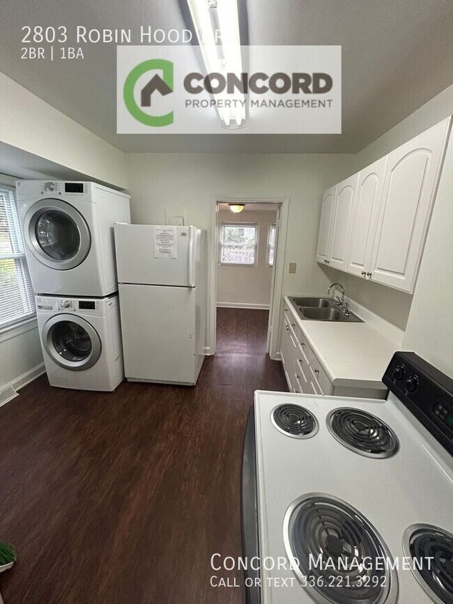 Building Photo - 2803 Robin Hood Dr