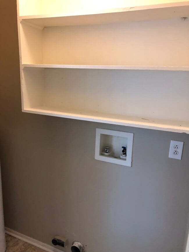 Building Photo - Move In Ready!