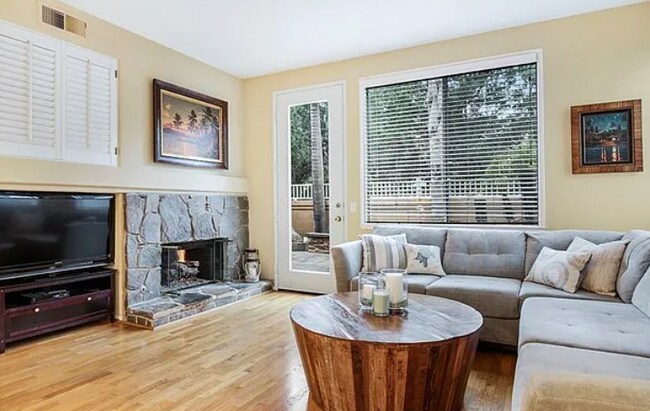 Building Photo - 43 Chapital