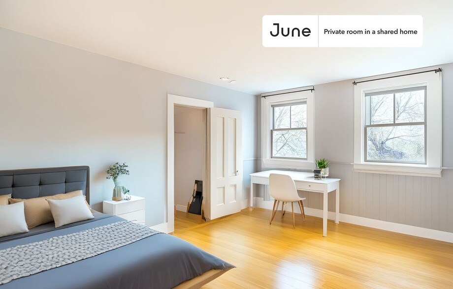 Primary Photo - Private bedroom in 5 bed/2.5 bath Home
