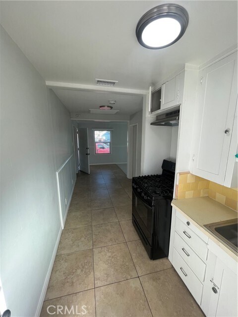 Building Photo - 2008 S Halladay St