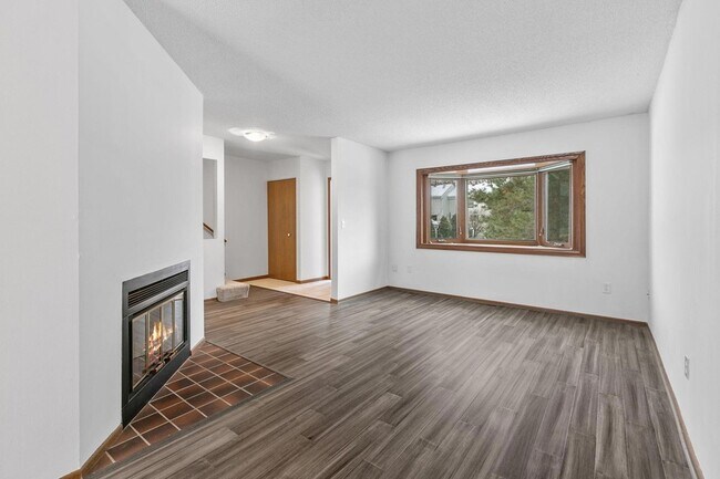 Building Photo - 232 3rd Ave NE