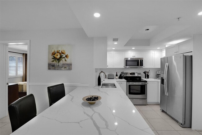 Building Photo - 2125 SE 10th Ave