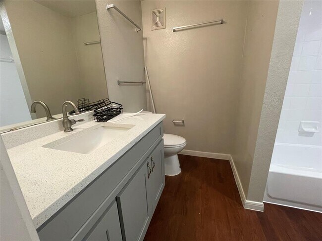 Building Photo - 2320 Gracy Farms Ln
