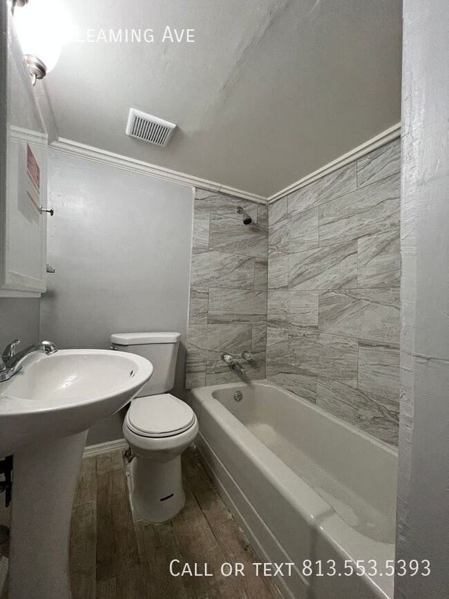 Building Photo - 5433 Leaming Ave
