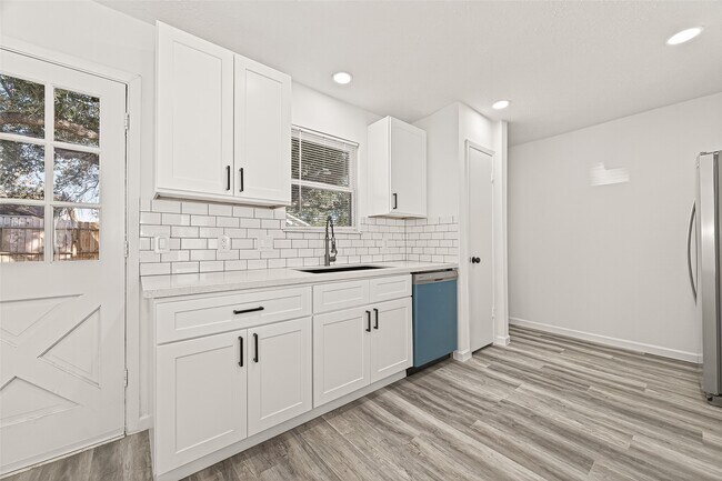 Building Photo - 11434 Loyola Dr