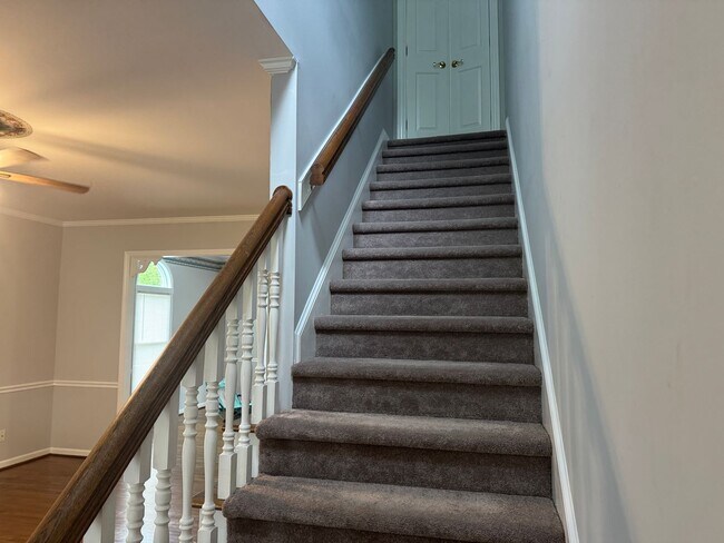 Building Photo - Price recently reduced! Beautiful home near downtown New Bern
