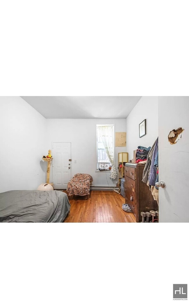 Building Photo - 3BR 1.5BA Duplex w/ Private Backyard & Lau...