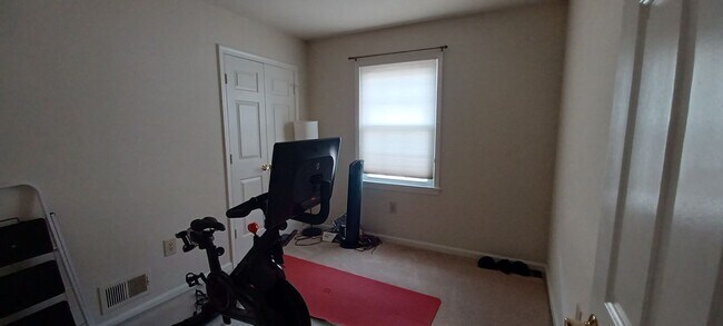 Building Photo - Luxurious And Spacious 3 Bed 2 Bath Brick ...