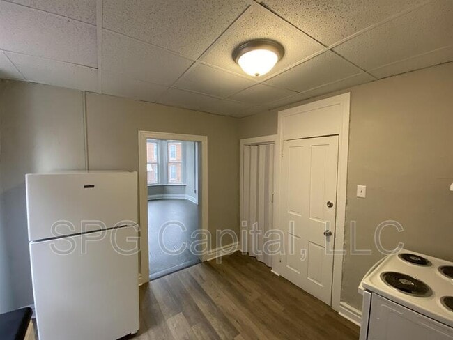 Building Photo - 208 W Main St