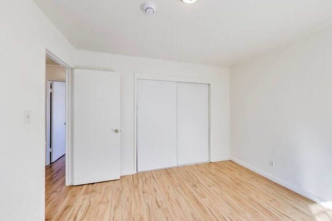 Building Photo - 5681 Hoffman Ct