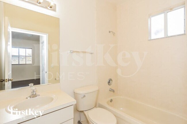 Building Photo - 15464 SW 18th Ln