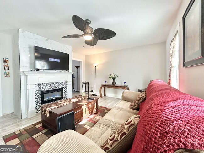 Building Photo - 6031 Ambassador Dr