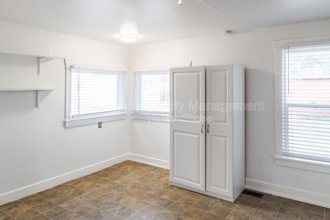 Building Photo - 3904 E 30th Ave