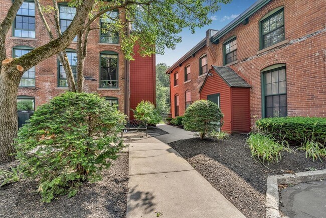 Primary Photo - 14 Sanford St