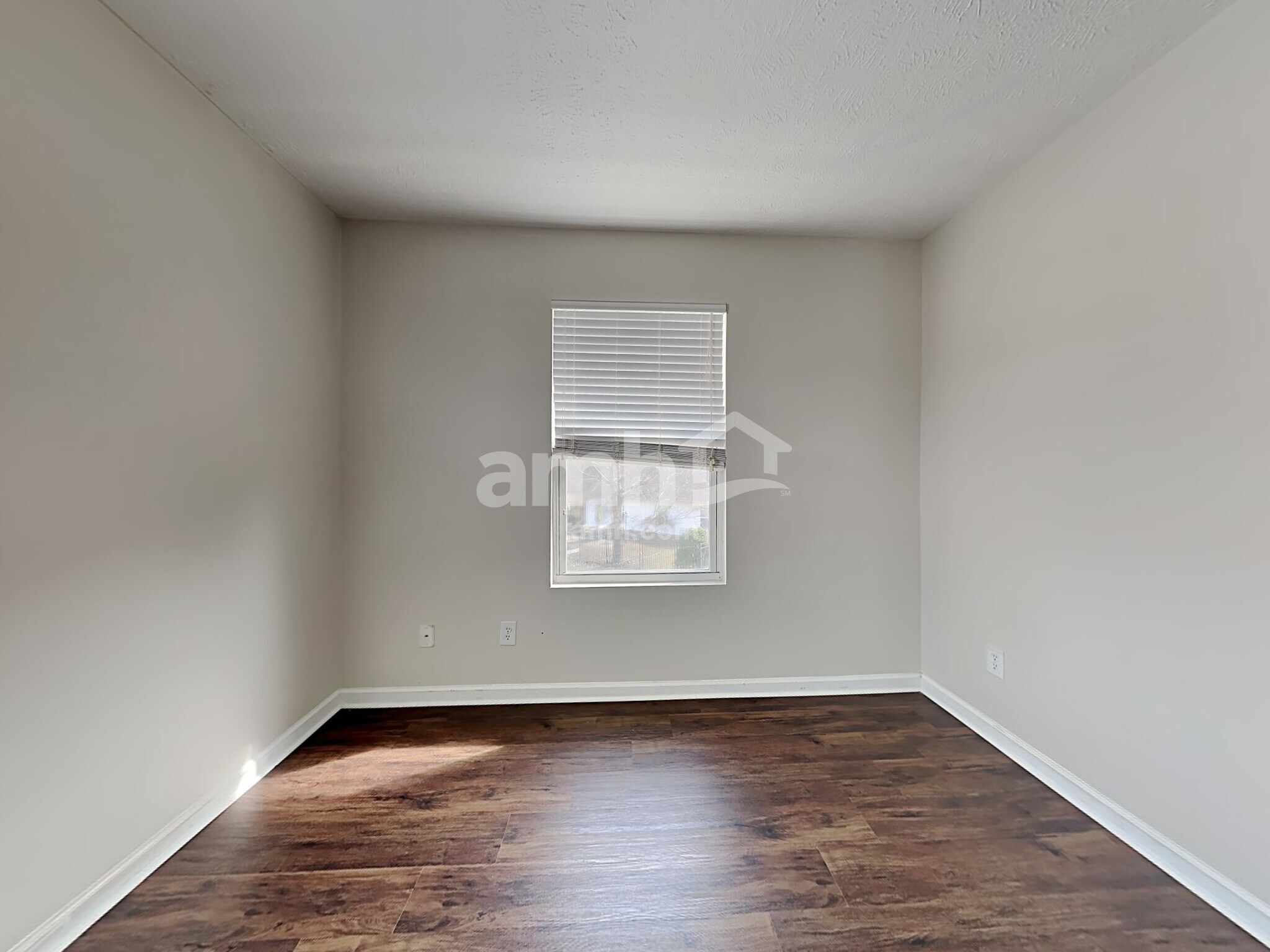 Building Photo - 1316 Roxbury Ct