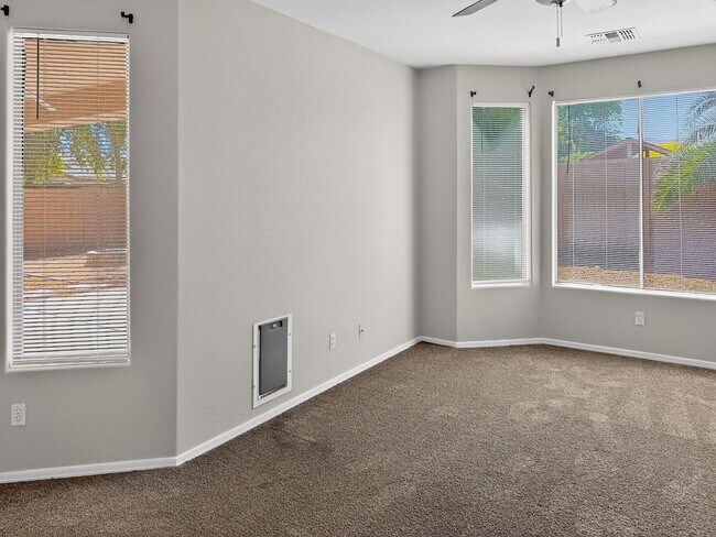 Building Photo - Single-level 4 bed, 2 bath home with tandem 3-car garage and RV gate.