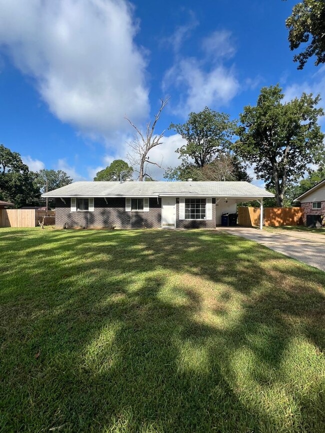 Building Photo - Southern Hills!