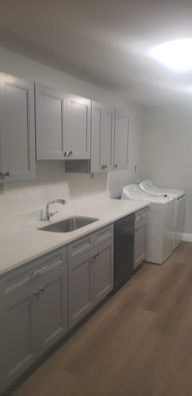 Building Photo - 4442 Golfers Dr W