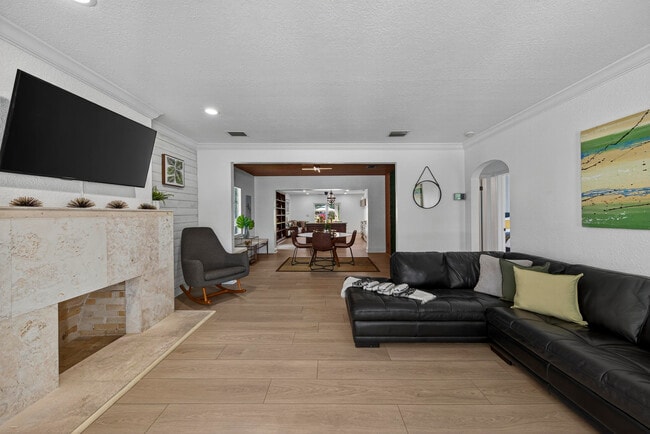 Building Photo - 510 NE 8th Ave