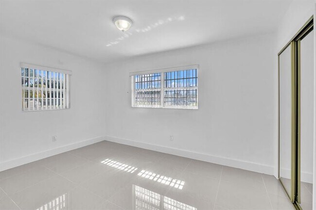 Building Photo - 17115 NW 12th Ct