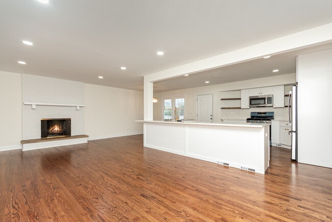 Building Photo - 116 Waxwing Ave