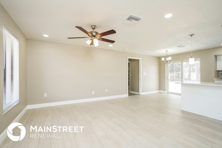 Building Photo - 1810 SW 21st Ln