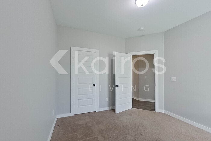 Building Photo - 134 White Oak Cir