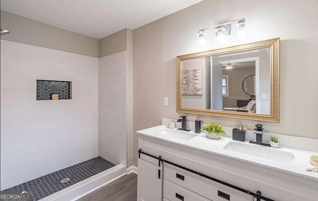 Building Photo - 1523 Delia Dr