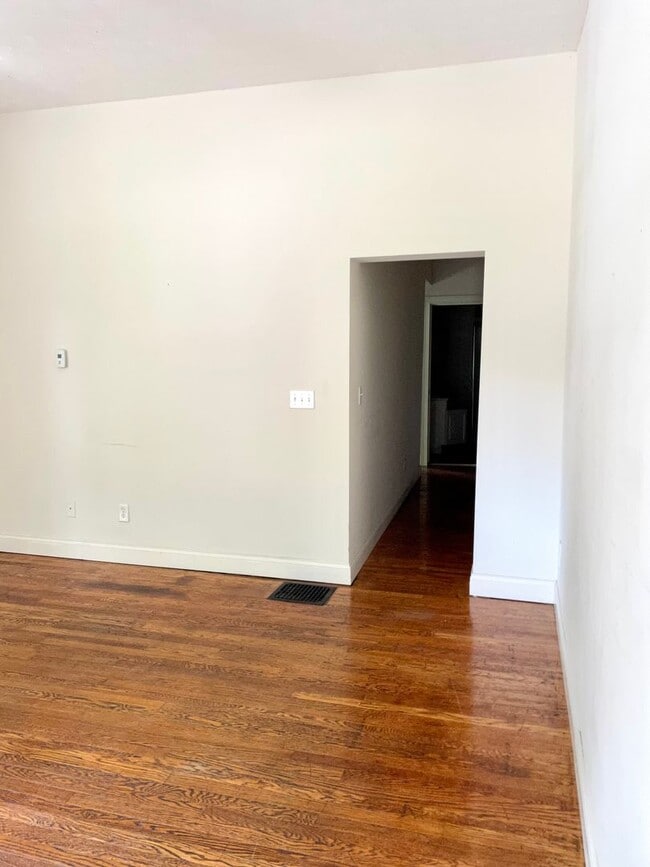Building Photo - 808 S Washington St