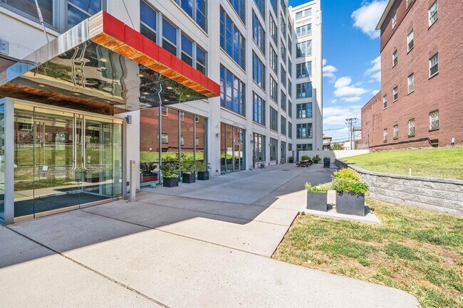 Building Photo - 50 Dey St