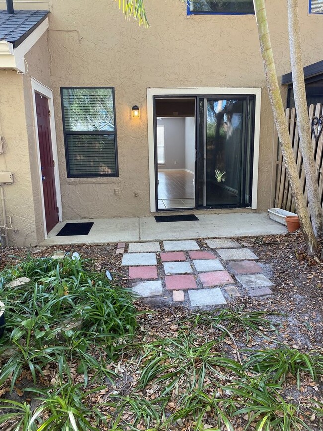 Building Photo - 2/2.5 WINTER SPRINGS