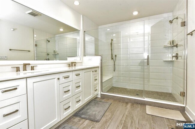 Building Photo - 32 Cinnamon Dr