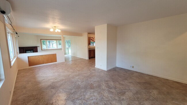 Building Photo - Spacious 5 Bedroom 3 Bath Duplex House w/ 2 car Garage and Gated Driveway in Mililani