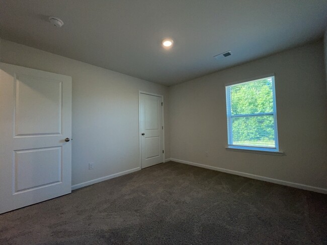 Building Photo - Beautiful Fountain Inn Home