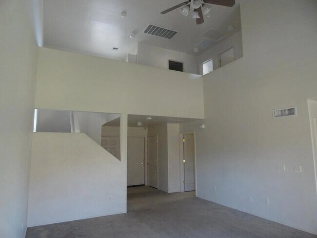 Building Photo - HOUSE FOR RENT