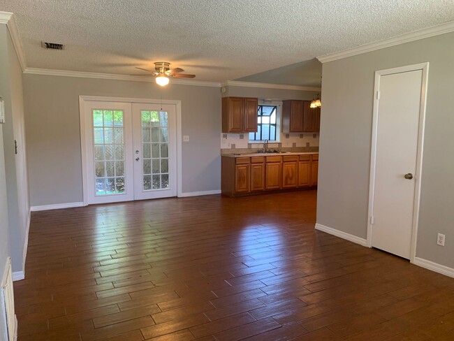 Building Photo - MOVE IN SPECIAL! Charming 3/1.5 St. Cloud Home w/ Partially Fenced Yard & Bonus Room