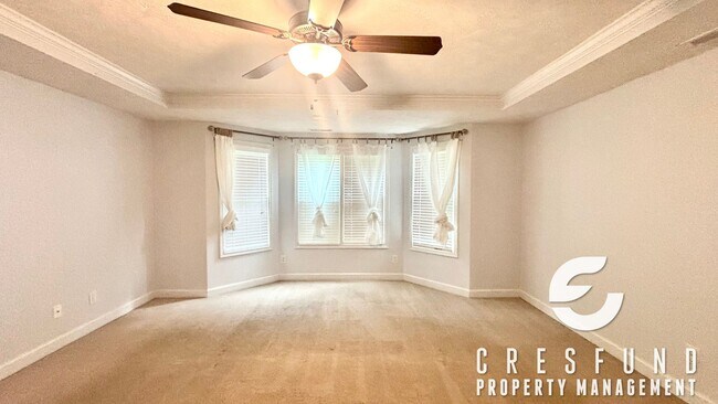 Building Photo - 4BR 2.5 Bath with Screened Porch and priva...