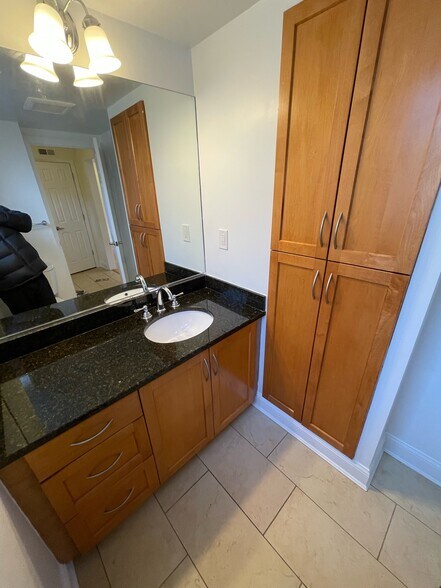 Building Photo - 202 Paine Ct
